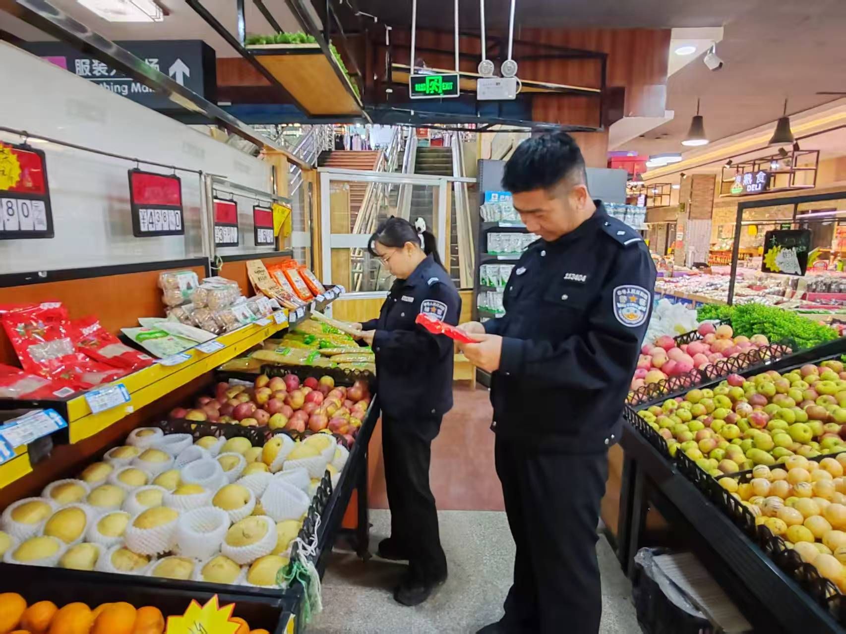 磴口縣公安局環(huán)食藥偵大隊(duì)聯(lián)合市場(chǎng)監(jiān)管部門開(kāi)展節(jié)前食品安全專項(xiàng)檢查，守護(hù)群眾“舌尖上的安全”